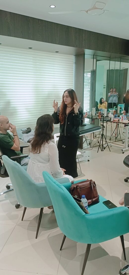 Vibha Jain standing and gently guiding a client during a hypnotherapy session in Mumbai